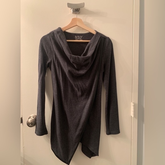 Cute fall/winter Women Top - Picture 1 of 3